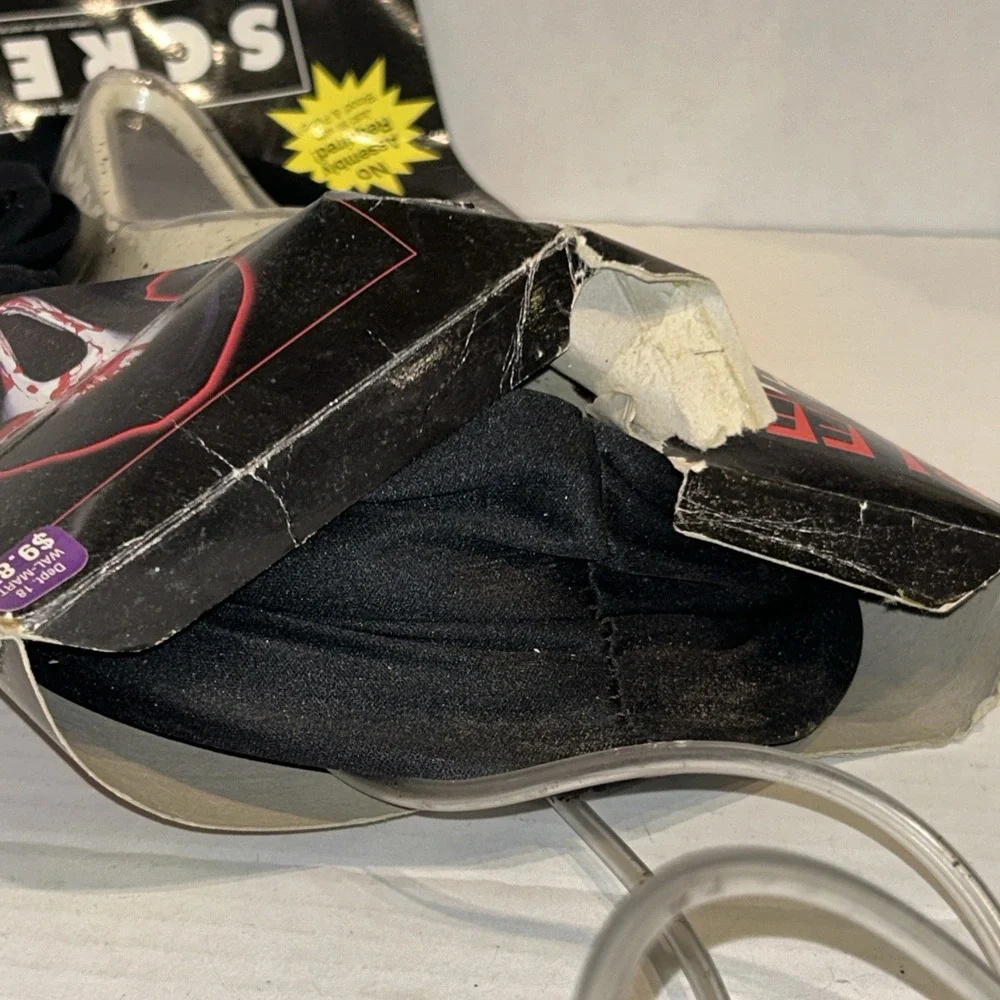Vintage 1997 Scream‎ Ghost Face Bleeding Halloween Mask with Blood Heart Pump C2